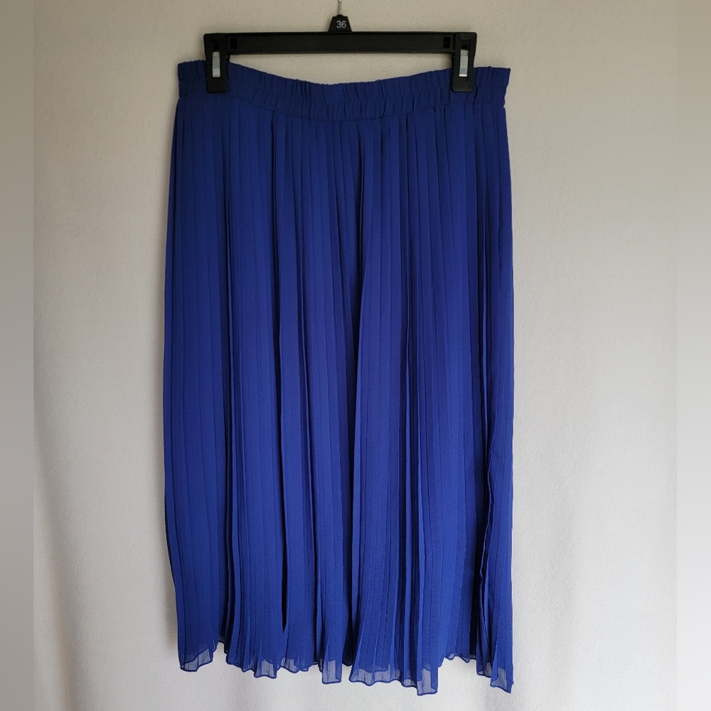 Pleated skirt, size M